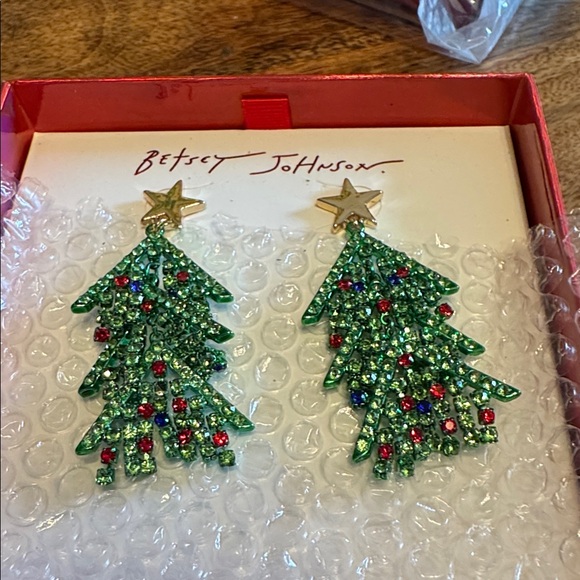 NWT BETSEY JOHNSON Green Crystal Christmas Tree Drop Earrings Festive Holiday - Picture 4 of 5